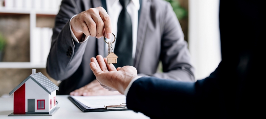How to Become a Real Estate Agent in the UK